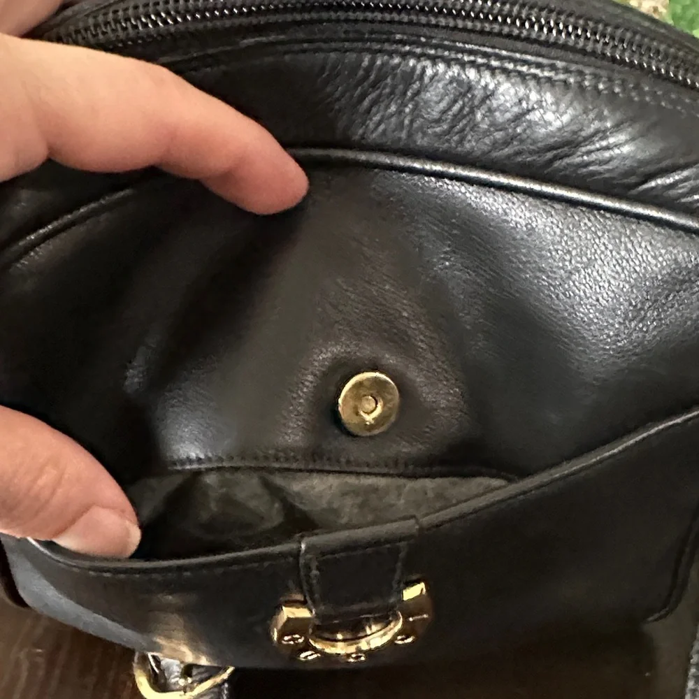 Gucci Jackie vintage Black Leather Shoulder Bag with Gold Detail - Picture 8 of 16